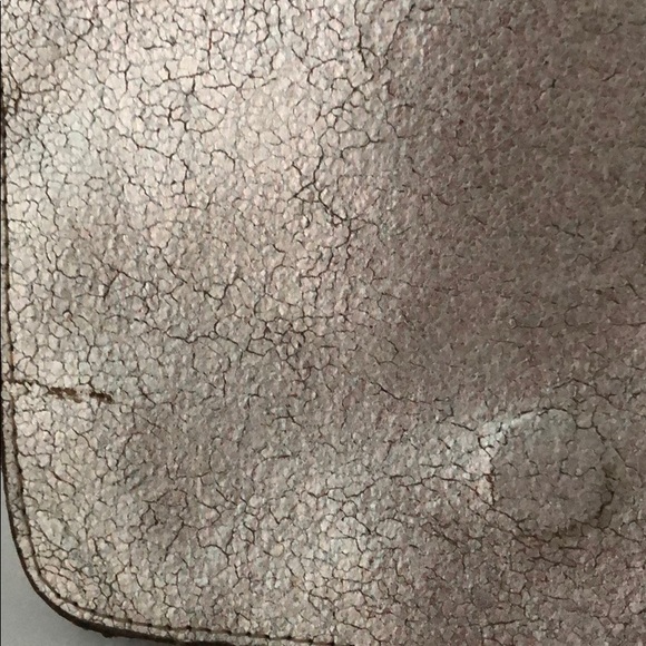 DISTRESSED GOLD METALLIC LEATHER SHOULDER BAG - Picture 7 of 8